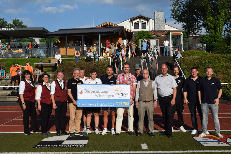 Insgesamt kam den geförderten Windhagener Vereinen die Gesamtsumme von 27.500 Euro zu.